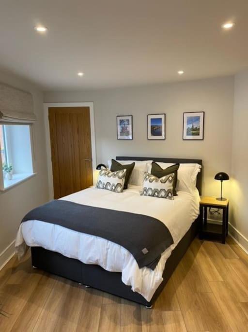 New Modern Studio Apartment Near To City Centre Salisbury Exterior photo