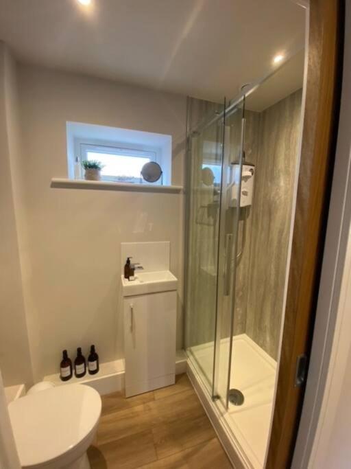 New Modern Studio Apartment Near To City Centre Salisbury Exterior photo
